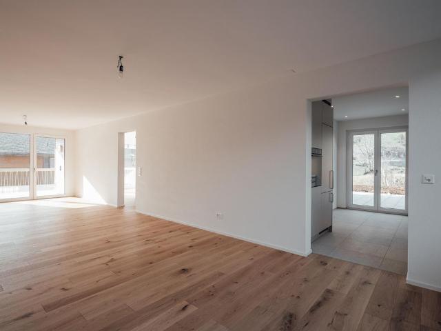 Moderne 3.5 Zimmerwohnung mit Gartensitzplatz & Bergpanorama