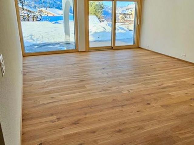 Moderne 3.5 Zimmer 1. Wohnung mit Bergpanorama in Klosters