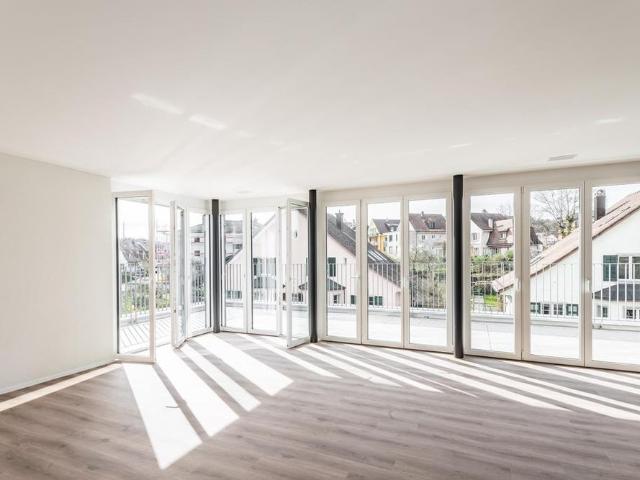 Moderne 3.5 Zimmer Attikawohnung mit grosszügiger Terrasse