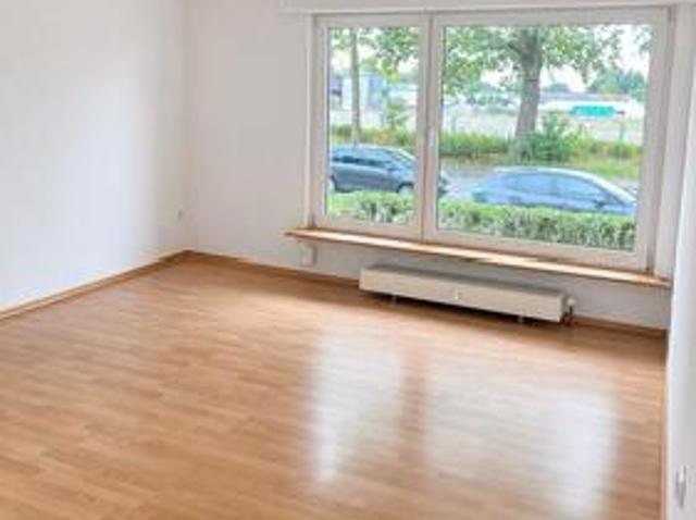 Moderne 3,5 Zimmer Erdgeschosswohnung mit Garage