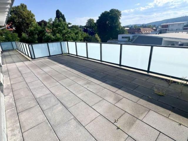 Moderne 3,5 Zimmer NB Penthouse Wohnung mit großer Dachterrasse