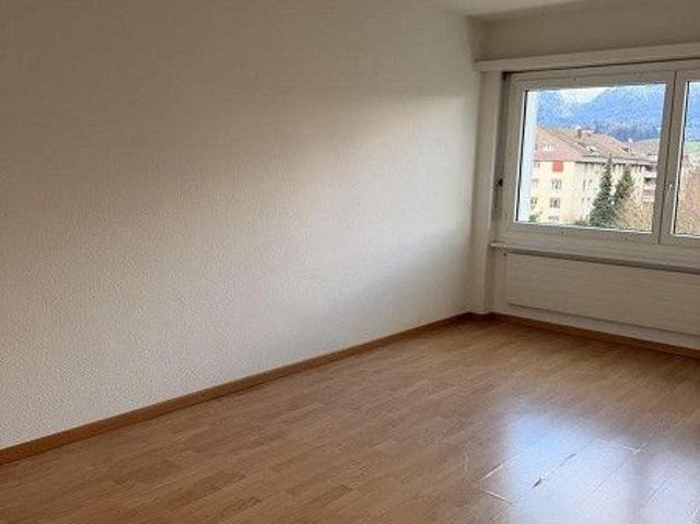 Moderne 3.5 Zimmer Wohnung an zentraler Lage mit Balkon