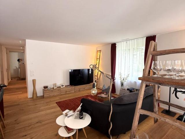 Moderne 3.5 Zimmer Wohnung im Erdgeschoss an zentraler Lage in Siebnen