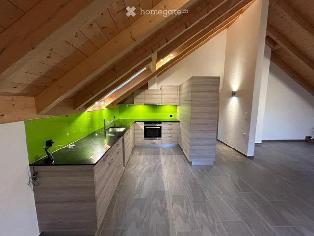 moderne 3.5 Zimmer Wohnung im Grünen, von Bergen umgeben