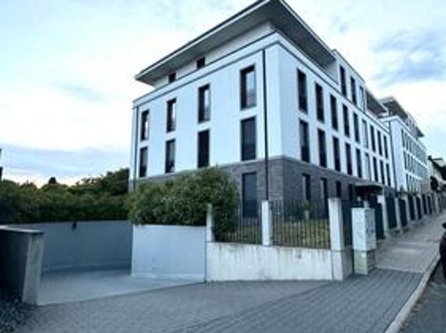 Moderne 3,5 Zimmer Wohnung in Frankfurt | Küche | Balkon | TG