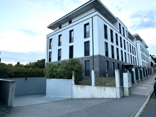Moderne 3,5 Zimmer Wohnung in Frankfurt | Küche | Balkon | TG