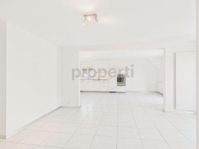 Moderne 3.5 Zimmer Wohnung mit grosszügigem Grundriss und sonnigem Aussenbereich in Utzigen