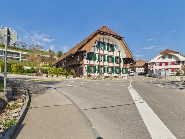 Moderne 3.5 Zimmer Wohnung mit grosszügigem Grundriss und sonnigem Aussenbereich in Utzigen