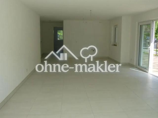Moderne 3,5 Zimmer Wohnung mit großer teilüberdachter Terrasse und Garten