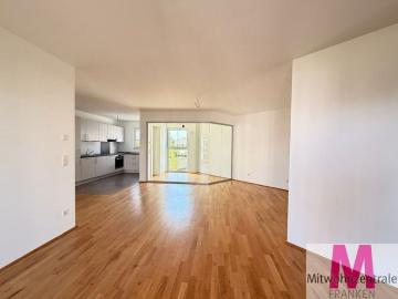 Moderne 3,5 Zimmer Wohnung mit hochwertiger Ausstattung, Balkon und TG Stellplatz mit Wallbox in Bestlage von Nürnberg