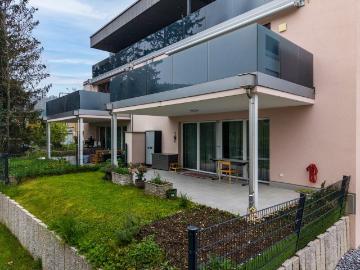 Moderne 3,5 Zimmer Wohnung mit Terrasse und Garten in Zwingen