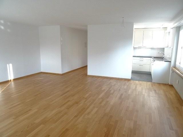 Moderne 3.5 ZW à 81 m² im 2. OG mit grossem Balkon