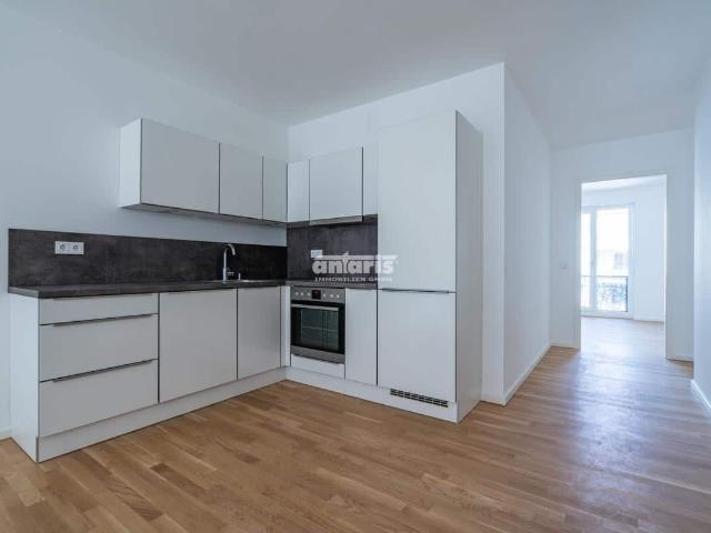 Moderne 3 Raum Wohnung mit 2 Bädern, LOGGIA, EBK direkt im Zentrum!