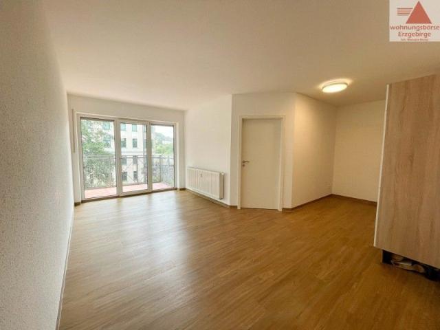 Moderne 3 Raum Wohnung mit Balkon und Einbauküche in Aue