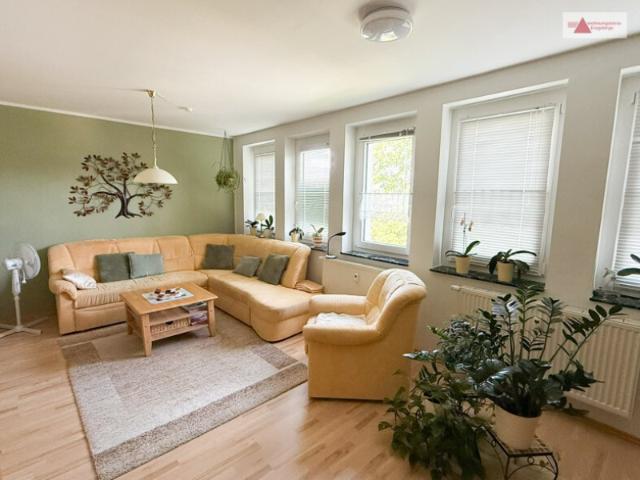 Moderne 3 Raum Wohnung mit Einbauküche und PKW Stellplatz in schöner Ortslage von Zschopau!