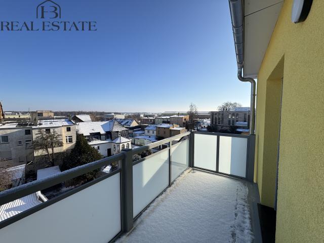 Moderne 3 Raum Wohnung im Dachgeschoss mit Balkon in Elbnähe