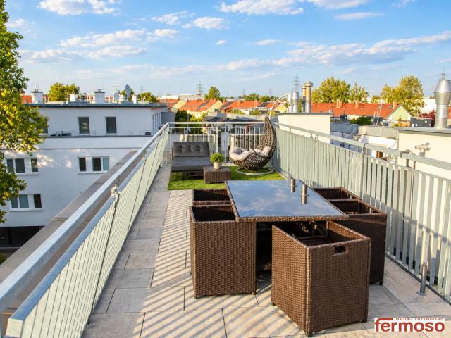 Moderne 3 Zi Dachgeschosswohnung mit Rundumblick Terrasse, Klimaanlage & Tiefgarage in Leopoldsdorf!