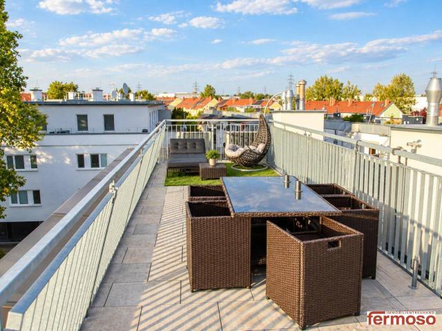 Moderne 3 Zi Dachgeschosswohnung mit Rundumblick Terrasse, Klimaanlage & Tiefgarage in Leopoldsdorf!