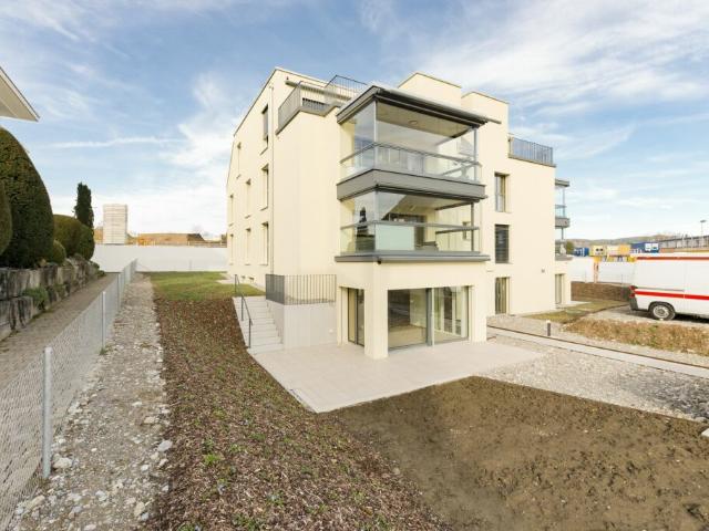 Moderne 3 ½ Zi Erdgeschoss Wohnung mit Gartenanteil in Illnau