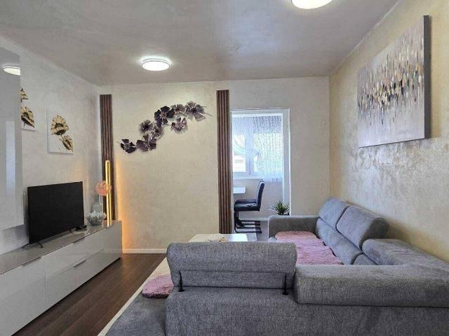 Moderne 3 Zi Wohnung im 8. Stock. Mit Parkplatz und Fernblick