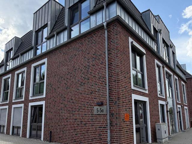 Moderne 3 Zi Wohnung mit Balkon, Aufzug und Stellplatz
