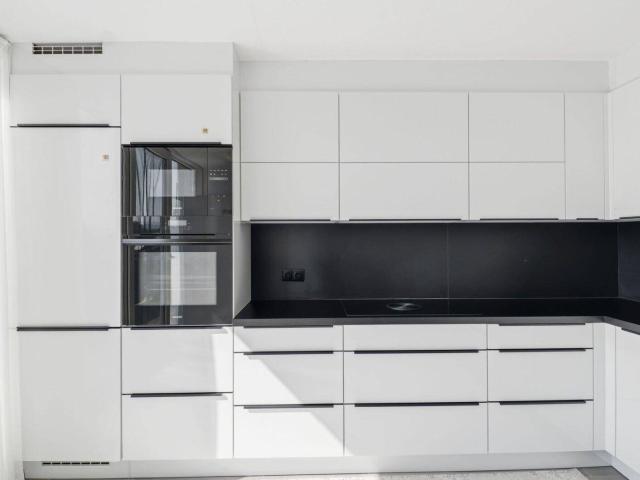 Moderne 4 Zimmer Wohnung mit Balkon und Stellplatz