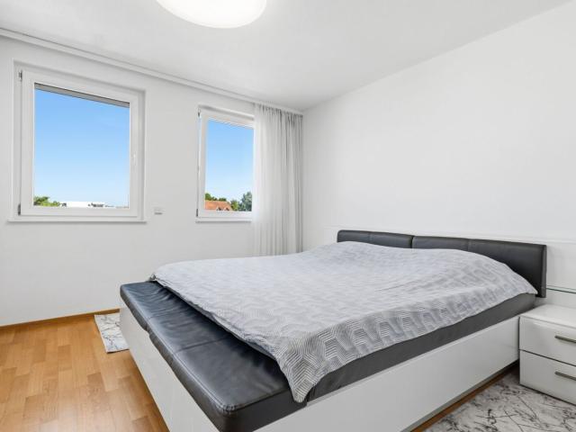 Moderne 4 Zimmer Wohnung mit Balkon und Stellplatz