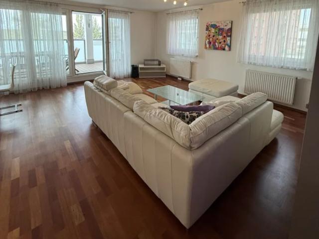 Moderne 3 Zi Wohnung mit Loggia, Stellplatz, Pool & Sauna im 10. Bezirk Wien!