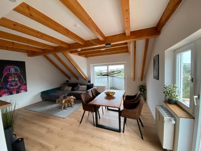 Moderne 3 Zimmer Maisonette mit 3 Balkonen, Garage&Panoramablick