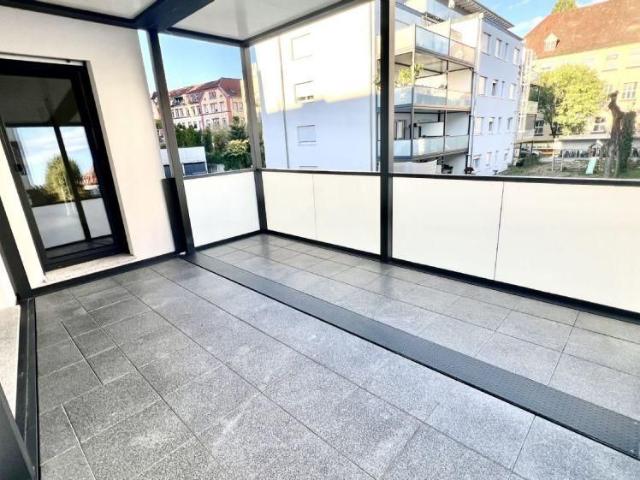 Moderne 3 Zimmer NB Wohnung mit EBK, großem Balkon und TG