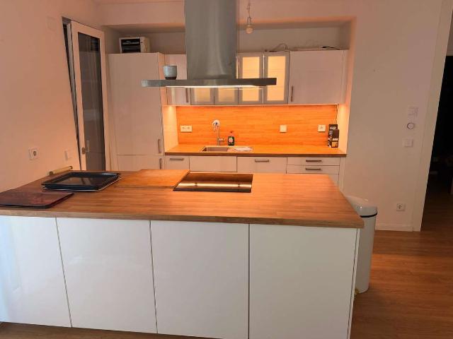 MODERNE 3 ZIMMER AM SEE MIT EINBAUKÜCHE I Terrasse u. Garten sowie Gäste WC und Wannenbad
