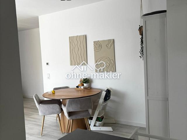 Moderne 3 Zimmer Dachgeschosswohnung A+ mit Loggia, Einbauküche, Stellplatz und großem Dachboden