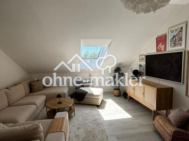 Moderne 3 Zimmer Dachgeschosswohnung A+ mit Loggia, Einbauküche, Stellplatz und großem Dachboden