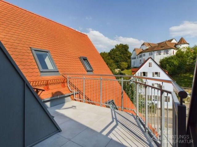 Moderne 3 Zimmer Dachgeschosswohnung direkt am Schloss