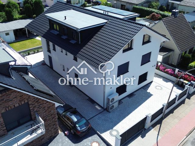 Moderne 3 Zimmer Dachgeschosswohnung mit Balkon und vielseitiger Nutzfläche