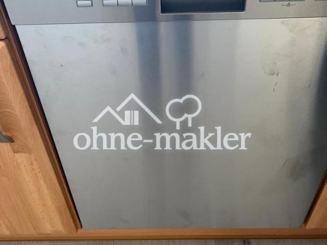 Moderne 3 Zimmer Dachgeschosswohnung mit Balkon, Loggia & Einbauküche