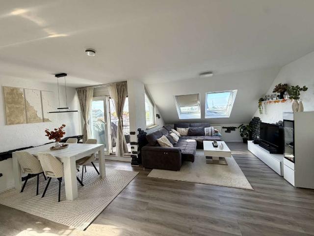Moderne 3 Zimmer Dachgeschosswohnung mit Dachterrasse und zwei Stellplätzen in Leimen