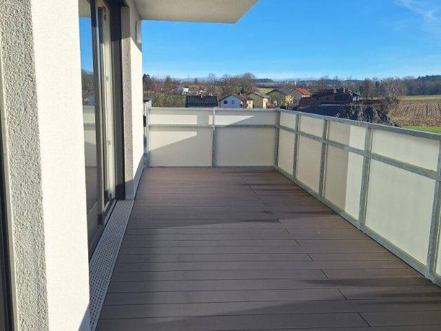 Moderne 3 Zimmer Dachgeschoßwohnung mit uneinsehbarem Balkon