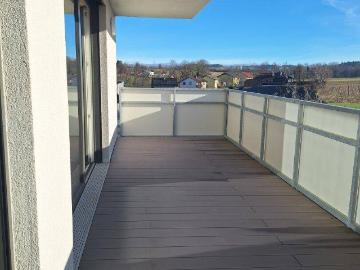 Moderne 3 Zimmer Dachgeschoßwohnung mit uneinsehbarem Balkon