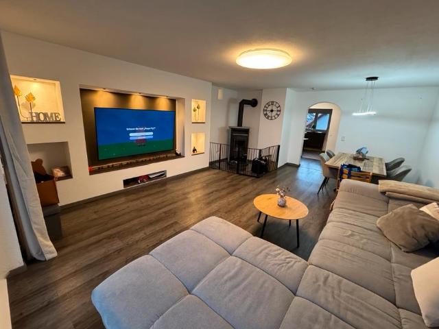 Moderne 3 Zimmer Etagenwohnung mit Balkon & Einbauküche