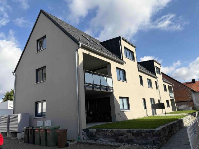 Moderne 3 Zimmer EG Wohnung mit Terrasse, Tiefgarage und Garten in Pförring
