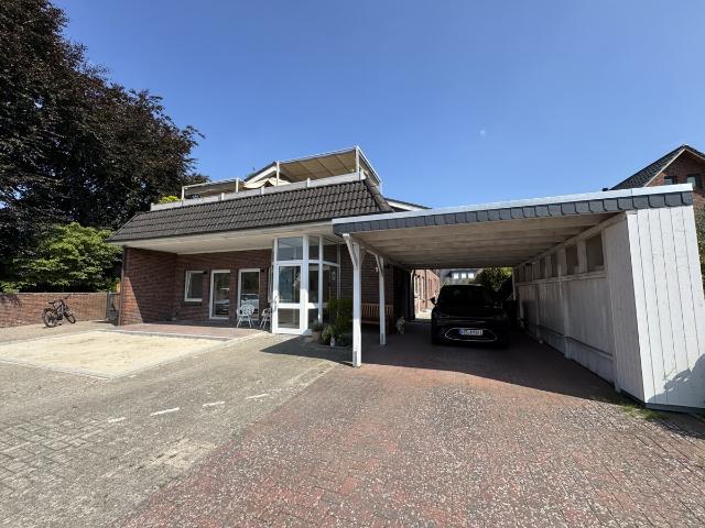 Moderne 3 Zimmer EG Wohnung mit 20m² XXL Terrasse, Fußbodenheizung & Carport / Kernsaniert