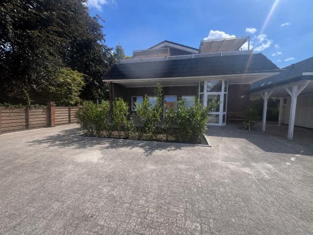 Moderne 3 Zimmer EG Wohnung mit 20m² XXL Terrasse, Fußbodenheizung & Carport / Kernsaniert
