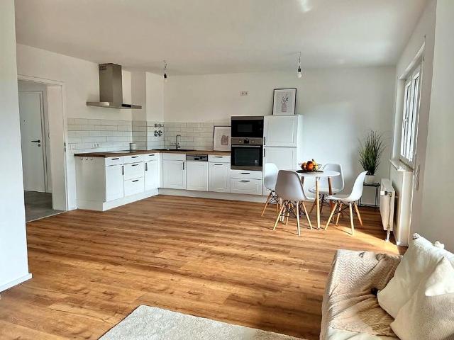 Moderne 3 Zimmer Eigentumswohnung mit Balkon,Stellplatz & EBK