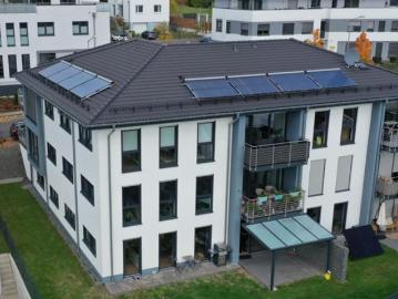 Moderne 3 Zimmer Eigentumswohnung mit 2 Carports