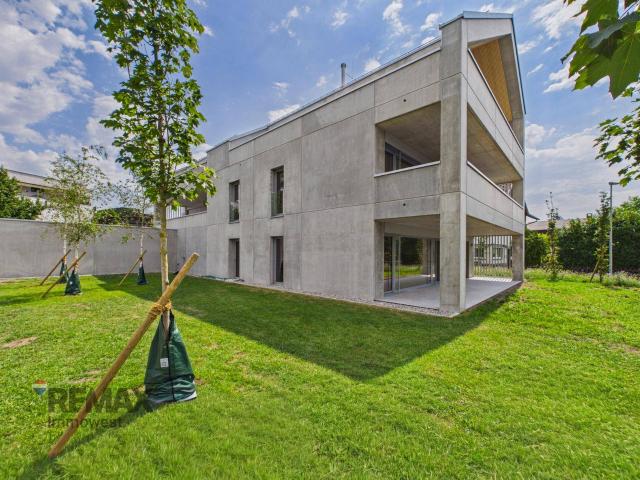 Moderne 3 Zimmer Erstbezugswohnung mit privatem Garten, großen Fensterfronten und viel Tageslicht