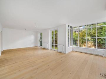 Moderne 3 Zimmer Gartenwohnung in Grünruhelage mit Terrassen, Garten & Garage