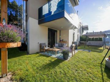 Moderne 3 Zimmer Gartenwohnung mit Terrasse & Kamin – Top Ausstattung & 2 Stellplätzen!
