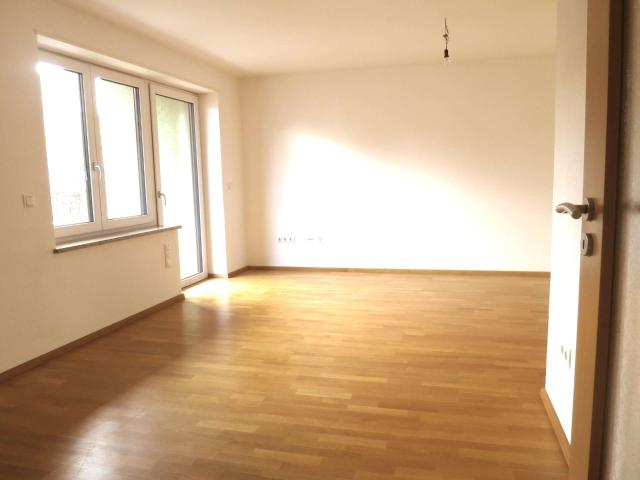 MODERNE 3 ZIMMER PERLE MIT SONNENBALKON IN ZWEIFAMILIENHAUS MIT FLAIR!