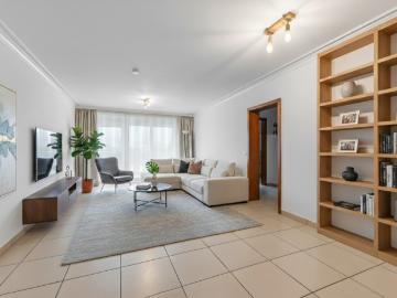 Grimlinghausen, Neuss - Terrasse, Parkplatz